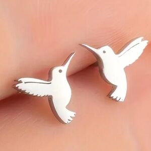 🔴 Delicate Silver Hummingbird Stud Earrings